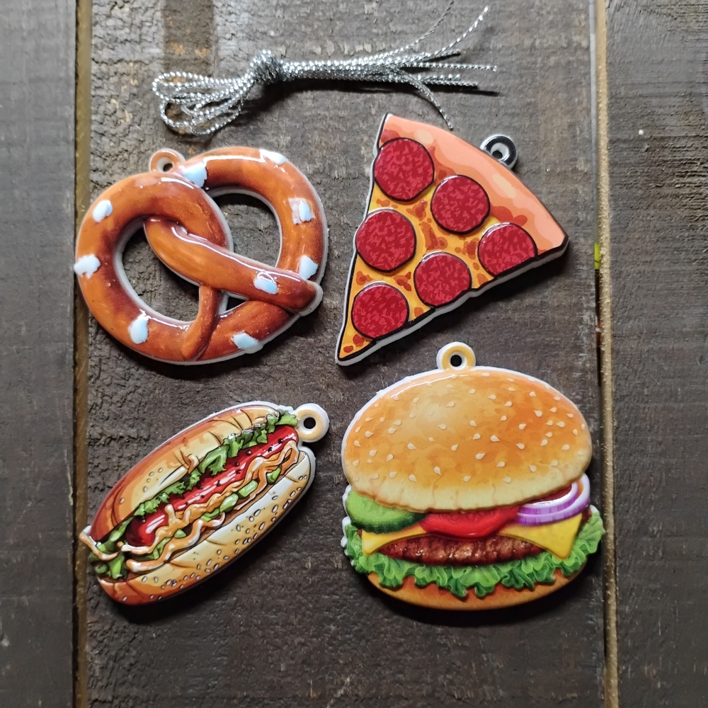 FAST FOOD ORNAMENTS NEW - SET OF FOUR CHEESEBURGER SUB PIZZA PRETZEL CERAMIC